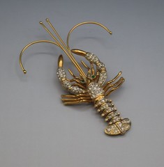 VINTAGE MOVING TAIL LARGE LOBSTER BROOCH CRYSTAL RHINESTONE FIGURAL 4.25″