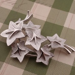 Vintage Crown Trifari Ivy Leaf Layered Brushed Silver Tone Pin Brooch