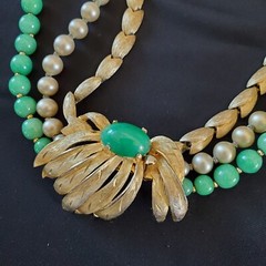 Vtg Gold Jade Glass Faux Pearl Green Mogul 3 Strand Necklace Earrings Set