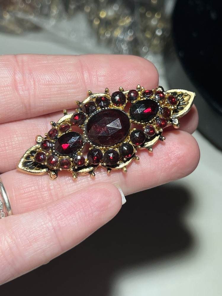 Vintage ART Red Garnet Rhinestone Gold Tone Brooch Pin