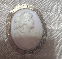 Antique 10K Yellow Gold Hand-Carved Shell Cameo Brooch Pendant