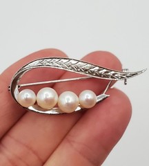 VTG Sterling Silver Brooch 1.75in Leaf Pod 4 Cultured Ivory Pearls MCM 5g Estate