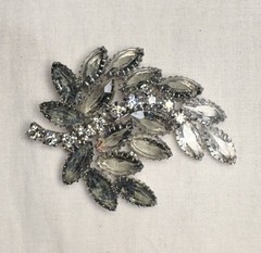 Vintage 1950s-1960s Smoky Gray AB Rhinestone Floral Spray Leaf Brooch 22g Estate