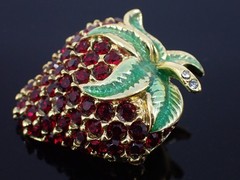 Vintage Strawberry Brooch Red Rhinestone Enamel Leaves Gold Tone Signed Marked