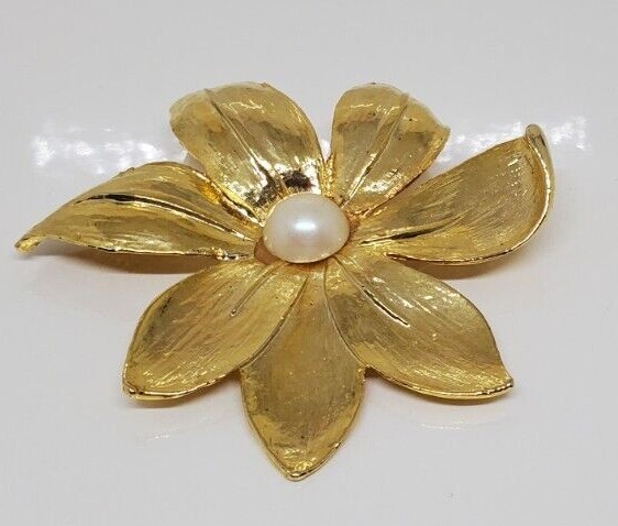 Vintage Flower Brooch Pin Gold Tone Faux Pearl Marked Signed AAI 2.5″