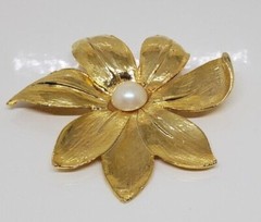 Vintage Flower Brooch Pin Gold Tone Faux Pearl Marked Signed AAI 2.5″