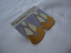 VINTAGE 1970s SAMUEL HUANG CLOISONNE RETRO ABSTRACT GRAY & WHITE ENAMEL EARRINGS