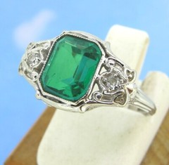 1.00 ct Emerald Man Made 18kt White Gold Two Diamonds Antique Ring Size 6.75