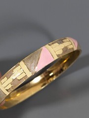 Vintage Pink Beige Cream Enamel Geometric Gold Tone Bangle Bracelet 8.5 in