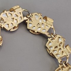 Vintage Linked Bracelet White Asymmetrical Faux Pearl Gold Tone Filigree 6.5″