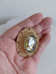 1968 Judy Lee Faceted Heliotrope Glass Reverse Cameo Broch Enhancer A .Borealis
