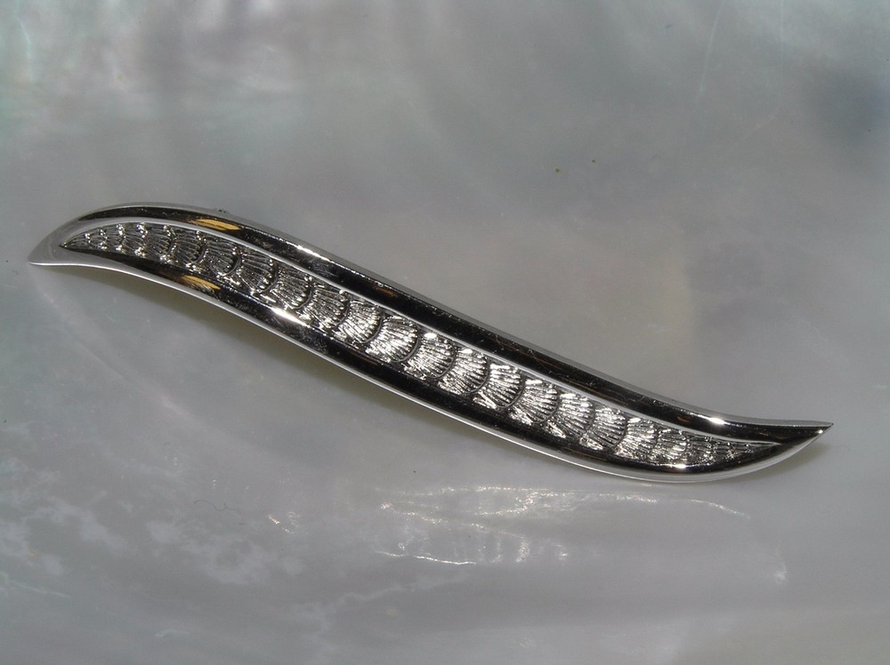 Estate Simple but Classy Monet Signed Long Silvertone Swirl w Etched Center Pin