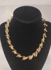 Vtg MONET Goldtone Necklace! EUC