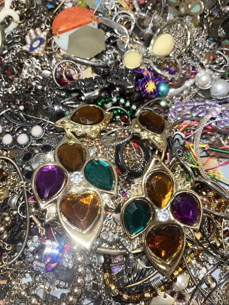 5lbs + Vintage/Modern Costume Jewelry Lots Mix Box Wearable Pieces.