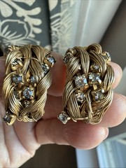 Unusual Design Vintage-Twisted Metal Threads W Rhinestones-Gold Tone -clip back