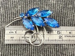 MIDCENTURY Blue Glass Rhinestone Brooch Pin Faceted Gems Prong Set VINTAGE 50s