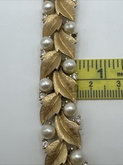 Vintage Crown Trifari Gold Tone Faux Pearls & Rhinestone Bracelet 7″