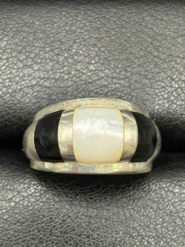 Vintage Sterling Silver Mother Pearl Onyx Dome Ring 6 Grams Size 7.5 D7