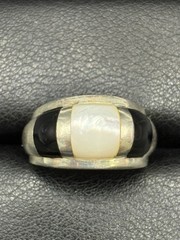 Vintage Sterling Silver Mother Pearl Onyx Dome Ring 6 Grams Size 7.5 D7