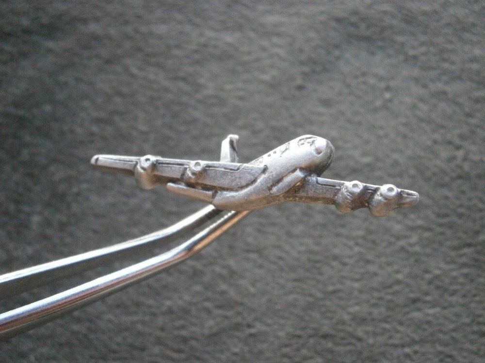 C-17 Globemaster Aircraft Vtg Military Pewter Lapel Pin Hat Badge Tie Tack 3.1g