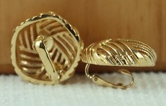 Unsigned Vintage Avon Golden Knot Open-Work Pentagon-Shape Clip Earrings