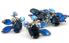 Vintage Celebrity Blue AB Rhinestone Brooch Clip On Earrings Set Demi Parure