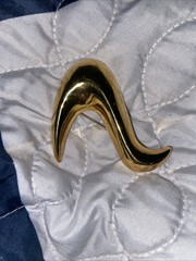 Monet Gold Tone Abstract Swoosh Wave Check Ribbon Zig Zag Pin Brooch 2.25 in