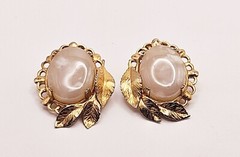 JJJ 12k gf antique clip on earrings w/ leaf design