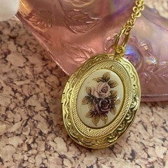 Vintage Style ROSE Cameo Locket Pendant Necklace Roman Woman Gold Tone Valentine