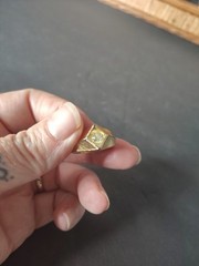 VINTAGE TEXTURED MARKED KARATCLAD 18kt H.G.E. MEN’S RING 60s