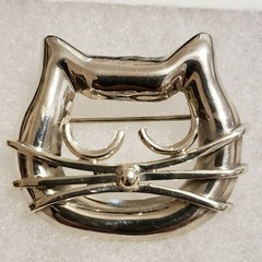 Vintage Modernist Mid-Century Silver Cat Face Brooch/Pendant with Secure Clasp