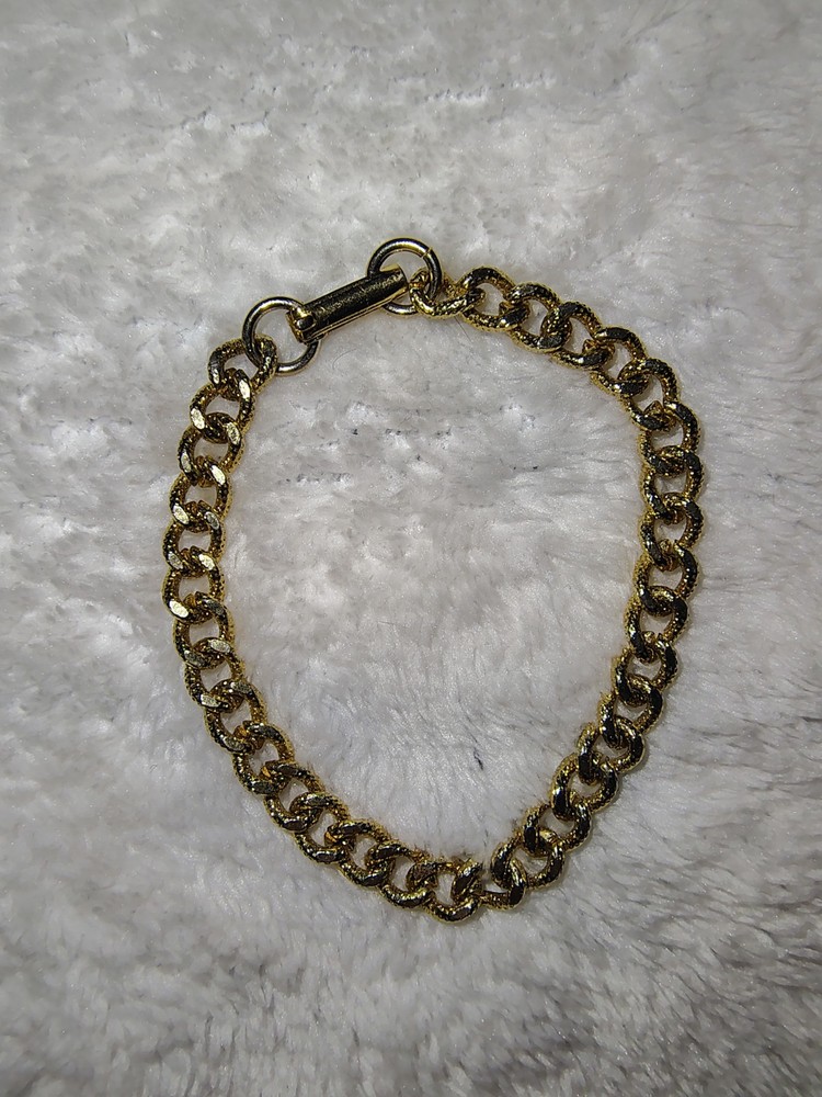 Vintage Gold Tone Textured Curb Chain Bracelet Petite Fold Over Clasp