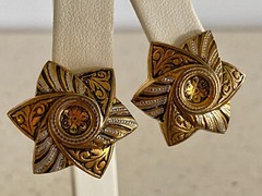 Vintage Earrings Black Silver & Gold Flower Clip On
