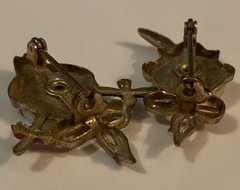 Vintage Pair 1949 Uncas Mfg Co Girl Boy Button Face Pins Brooch Set