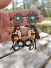 Vintage 90’s Boho Southwestern Dangle Post Charm Earrings Sun Bronze Beads
