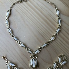 VTG Sarah Coventry Necklace 18 Inch Bracelet 6.5 Inch Match Set Tulip White Gold