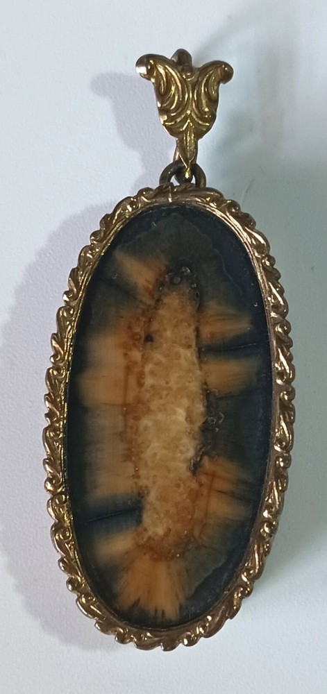 Vtg (Antique?) Double-sided Agate? Pendant in Oval Gold-tone Frame