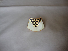 Vintage Retro Abstract Fan Cloisonne Black & White Enamel Gold Tone Scarf Clip
