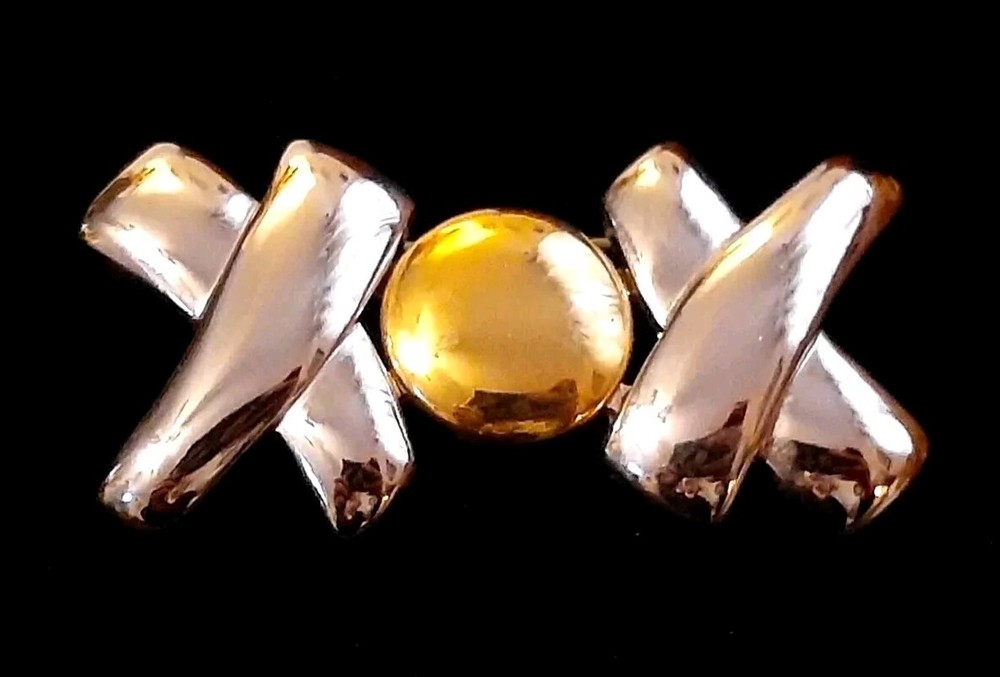 L R Lady Remington Gold And Silver Tone Brooch/pin. XOX Hugs And Kisses