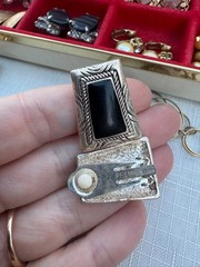 Lot 12 pairs & 10 singles Vintage clip on/screw back Earrings,many signed w/box