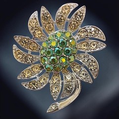 Vtg Sarah Coventry Mountain Flower Brooch Green AB Rhinestones Silver Tone 1968