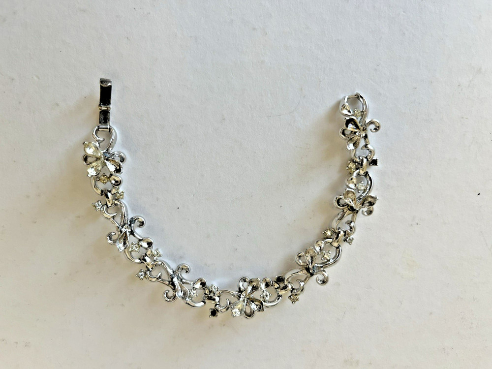 Vintage Trifari Clear Rhinestone & Silver Toned Metal Bracelet, floral leaf, 7″