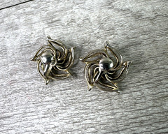 Vintage Unbranded Antique Gold Screw Back Five Point Star Earrings