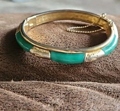 Vintage Apple Green Faux Jade Hinged Clamper Bracelet Bangle Estate find Chain