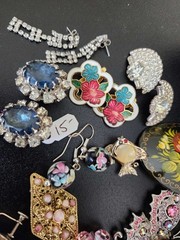 vintage jewelry lot of 29 in vintage box