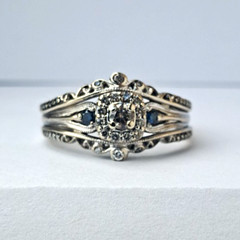 Vintage 14k gold white diamond blue diamond regal ring 6.1 grams Stunning!