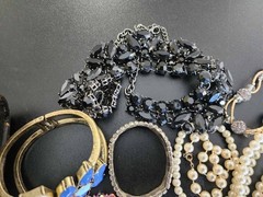 vintage jewelry lot of 29 in vintage box