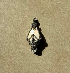 Vintage Selro Selini Asian Goddess Face Pendant Pen Mother of Pearl 1950s WORKS