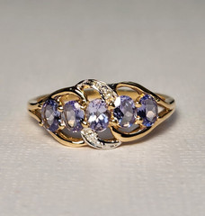 14K Yellow Gold Natural Tanzanite & Diamond Stone Ring Signed