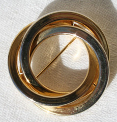 Engagement Ring Clear Rhinestone Gold Tone Brooch 3 Ring Circle Pin vtg
